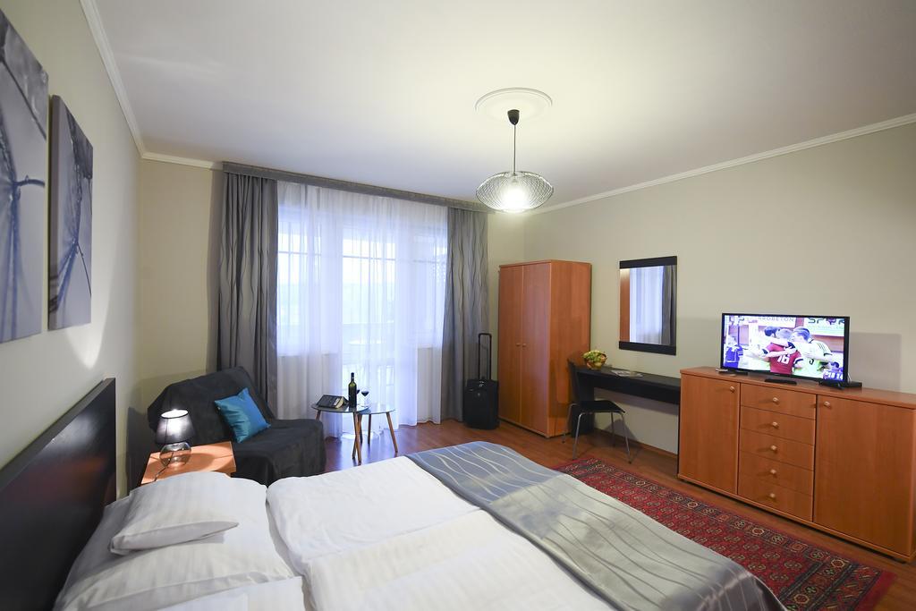 Salt Hill Apartmanok Эгерсалок Экстерьер фото